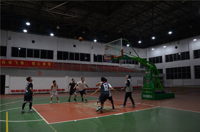 紀念“五四”運動100周年——城投集團、昌南新區(qū)開展籃球友誼賽